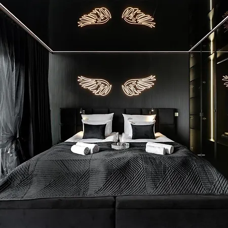 Hollywood Jacuzzi By Downtown Gdańsk