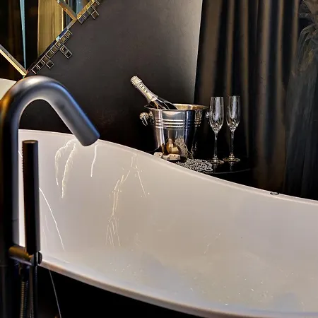 Hollywood Jacuzzi By Downtown Lägenhet Gdańsk