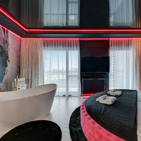 Hollywood Jacuzzi By Downtown