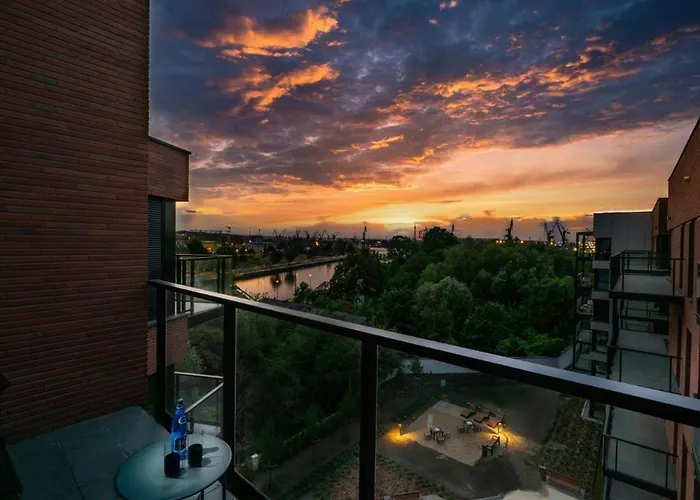 Nadmotlawie Hollywood Jacuzzi By Downtown 4*